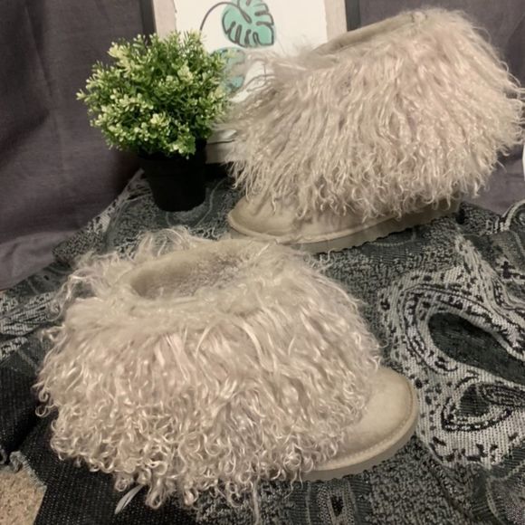 💙HTF💙 UGG RARE Mongolian Fur Short Women’s Boots - Picture 6 of 12